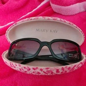 Mary Kay Glamour Sunglasses with Pink Leopard Case